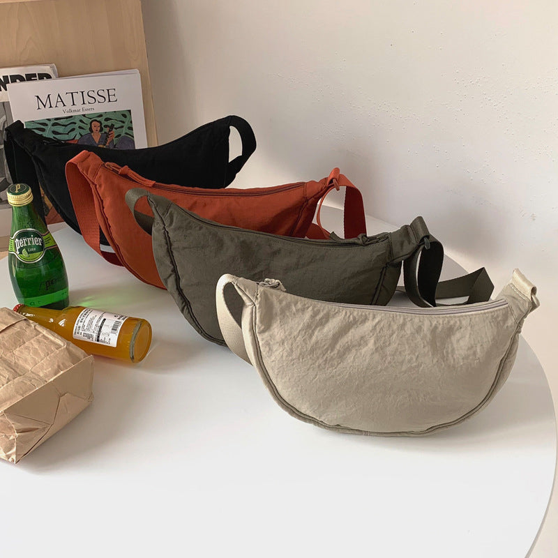 DolceMode | Halbmondförmige Tasche