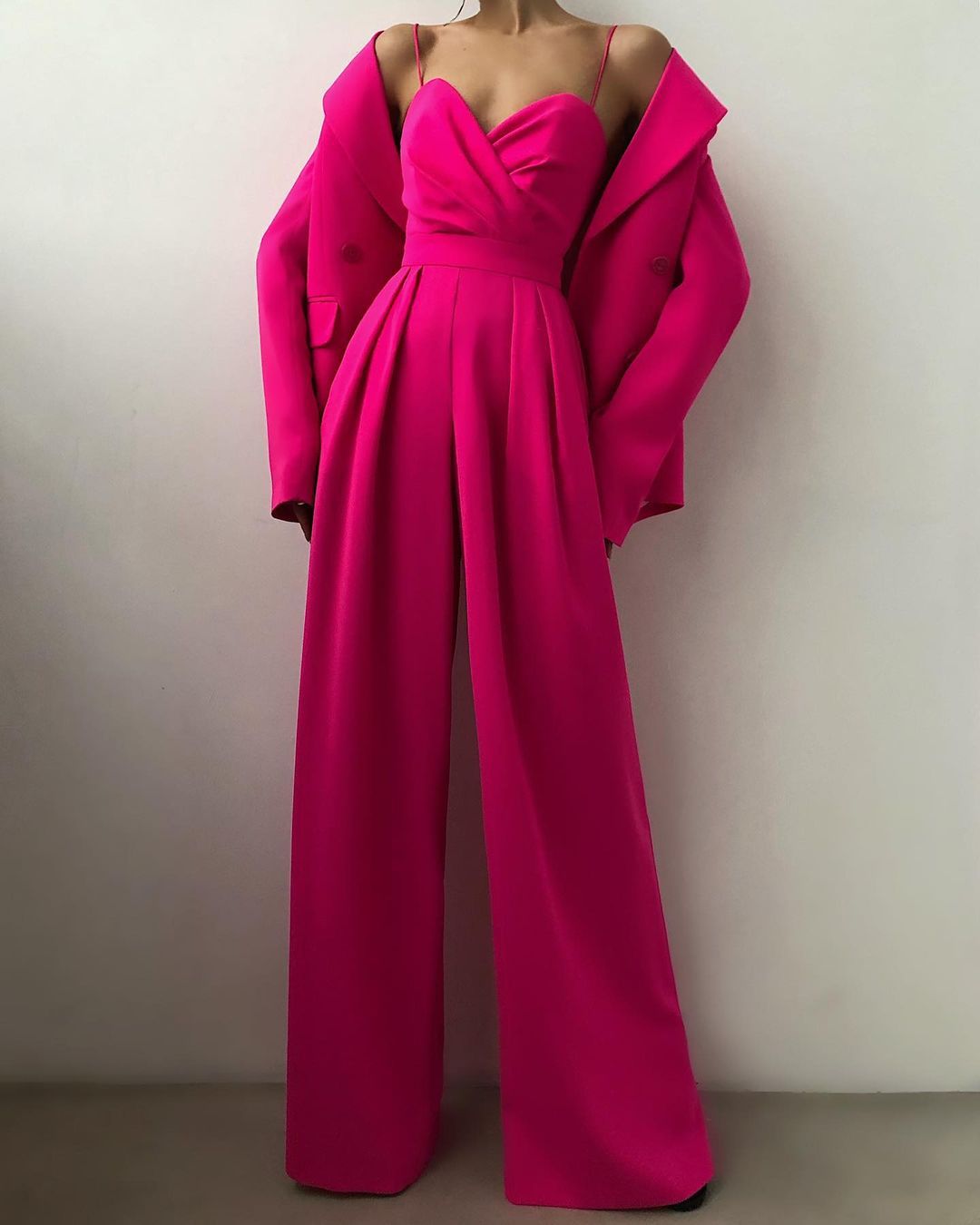 Rebecca – Jumpsuit mit geradem Bein und hoher Taille und Spaghettiträgern