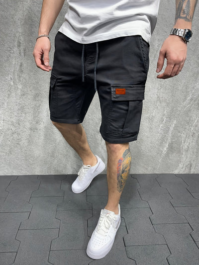 Schwarze Cargo-Shorts mit mehreren Taschen