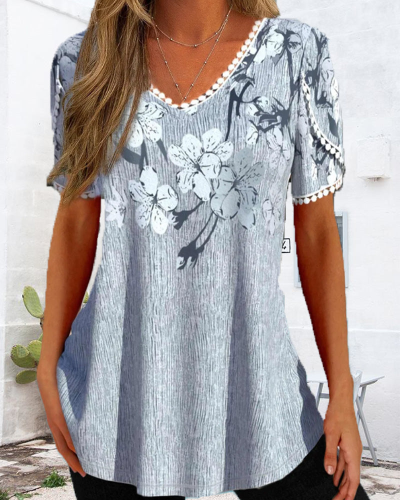 Elegante Bluse im Blumendruck mit kurzen Ärmeln