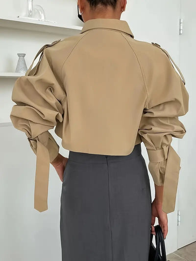 Unifarbener doppelreihiger Trenchcoat, elegante lange Ärmel