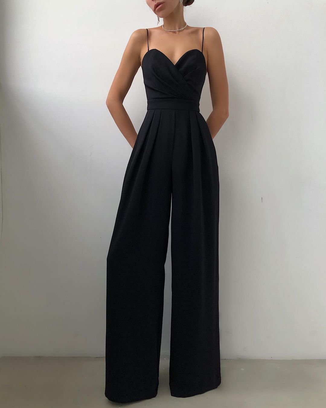 Rebecca – Jumpsuit mit geradem Bein und hoher Taille und Spaghettiträgern