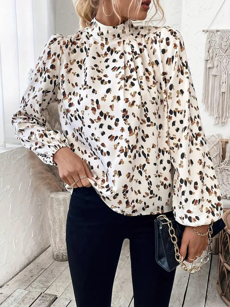 Statement-Bluse mit Plissee und Stehkragen im Allover-Print