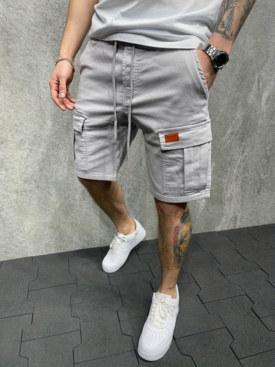 Schwarze Cargo-Shorts mit mehreren Taschen