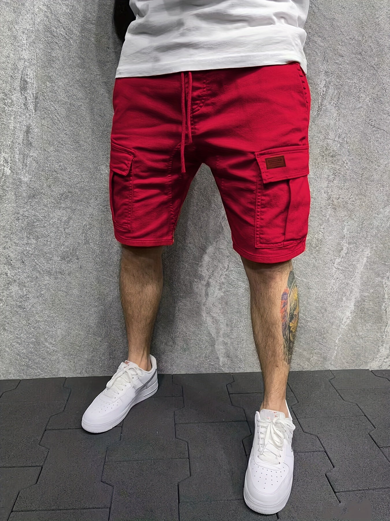 Schwarze Cargo-Shorts mit mehreren Taschen