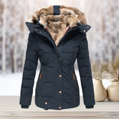 Eulalia - Elegante Winter-Pelzjacke mit Kapuze 2023