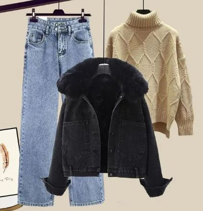 Darlyn -  Dreiteiliges Set aus Jeans, Jeansjacke und Strickpullover mit hohem Halsausschnitt