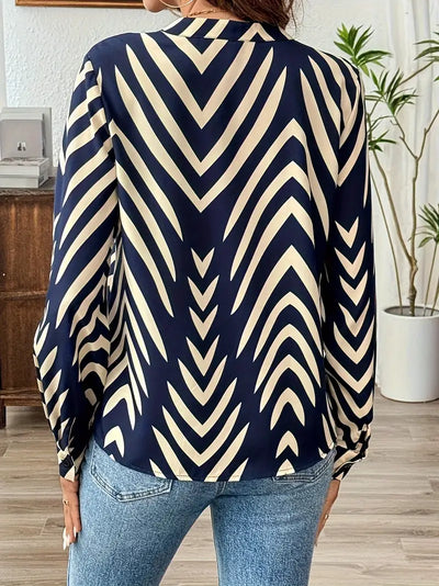 Elegante Bluse mit Chevron-Kragen, stilvoll