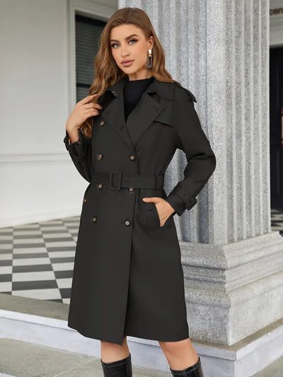 Moderner doppelreihiger Trenchcoat mit Gürtel und Revers