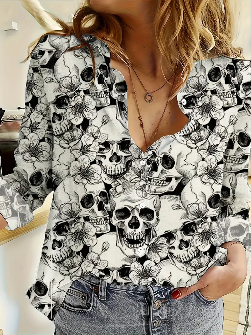 Edgy Bluse mit Knopfleiste und Totenkopf-Print im Vintage-Stil